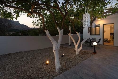 Bed & Breakfast Pounedes Luxury Suites