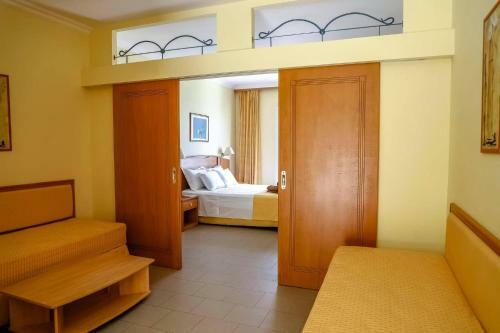Coloma Apartments Pefkos