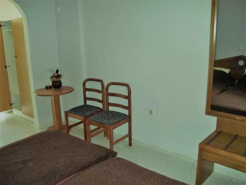 Hostal Room In Studio - Rustic And Spacious Studio By The Beach