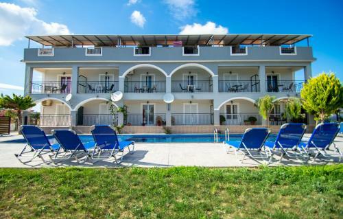 Brunswick Apartments - Pool & Beach