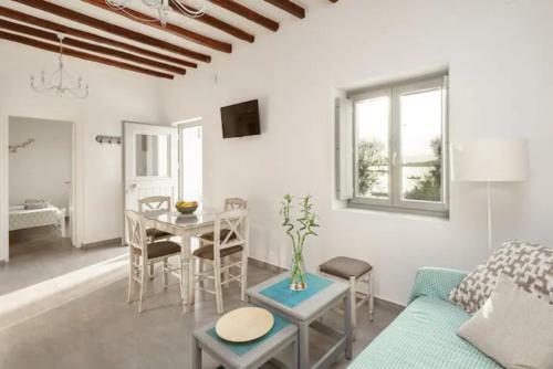 Marousso's Seafront House
