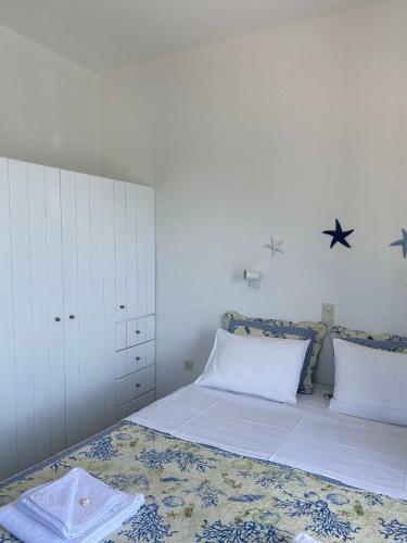 Cavos Studio By The Sea (west)