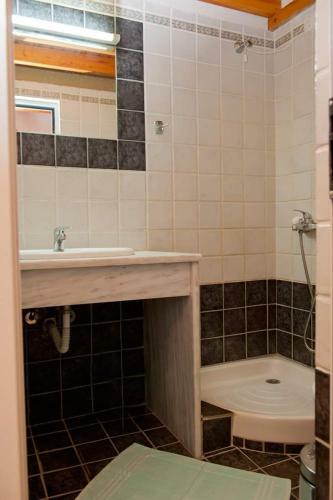 Haris Apartments