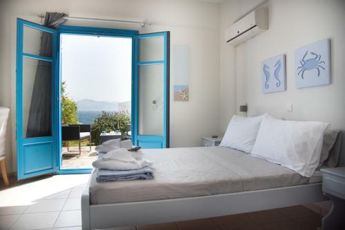 Just Blue With Amazing Sea Views In Piso Livadi