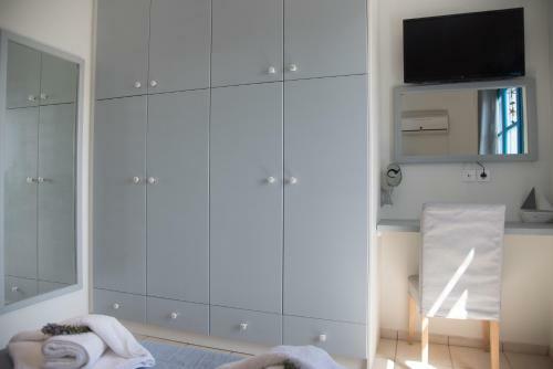 Just Blue With Amazing Sea Views In Piso Livadi
