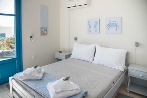 Just Blue With Amazing Sea Views In Piso Livadi