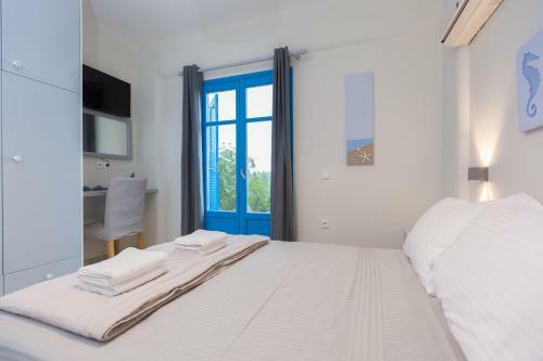 Just Blue With Amazing Sea Views In Piso Livadi