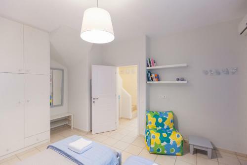 Just Blue With Amazing Sea Views In Piso Livadi