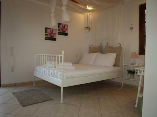 Ornos Seaside Blue Villas