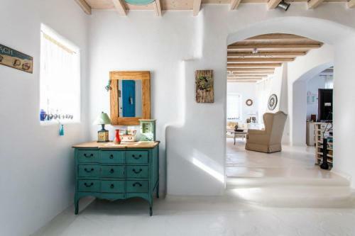 Stunning Villa With Pool In Mykonos