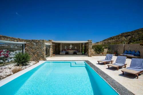 Stunning Villa With Pool In Mykonos