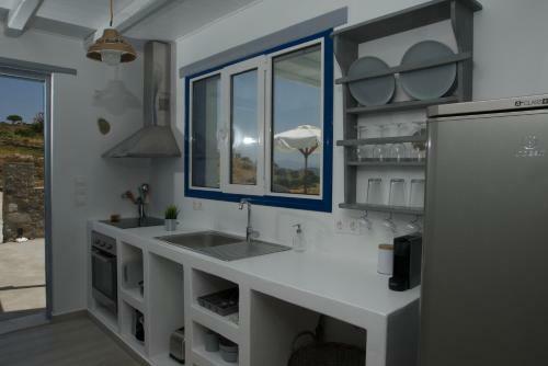 Parian White Luxury Apartments