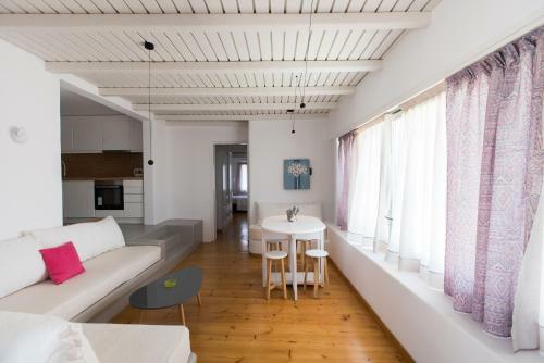 Luxury Sea View Apartment With Shared Pool