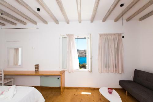Luxury Sea View Apartment With Shared Pool