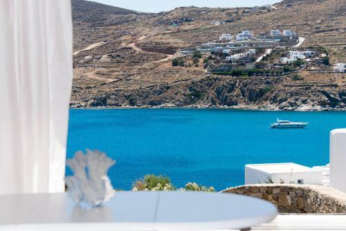 Luxury Sea View Apartment With Shared Pool