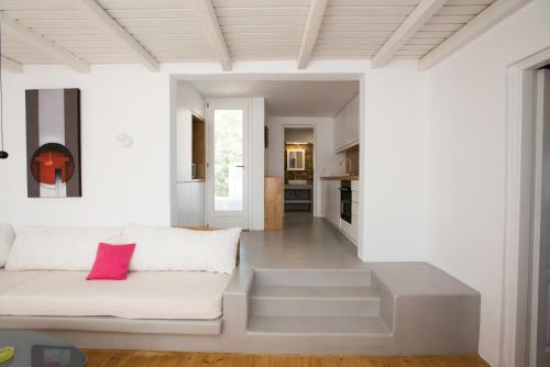 Luxury Sea View Apartment With Shared Pool