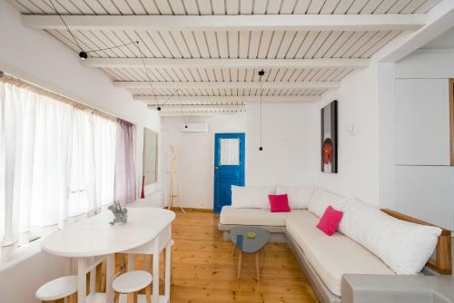 Luxury Sea View Apartment With Shared Pool