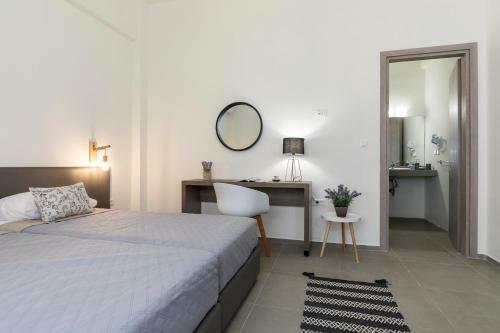 Rose Central Master Bedroom Apartment