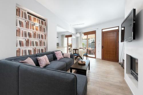 Ritas Modern In-city House