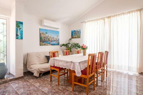 Artzy Villa