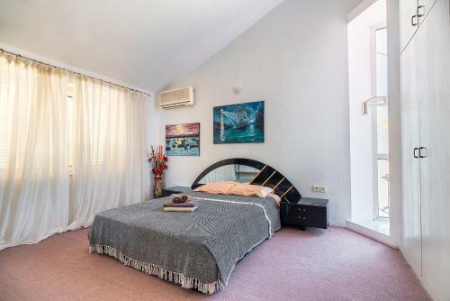 Artzy Villa