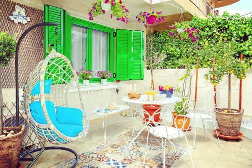 The Eclectic Yard Home -famous For Its Design