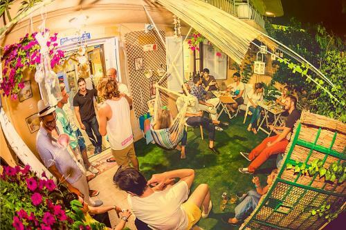 The Eclectic Yard Home -famous For Its Design