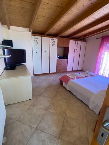 Angelos House