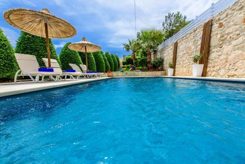 Elmyra Villa, Comfort & Style!