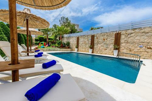 Elmyra Villa, Comfort & Style!