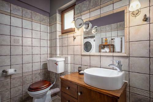 Villa Staras - With Private Heated Pool & Jacuzzi