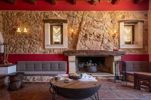 Villa Staras - With Private Heated Pool & Jacuzzi