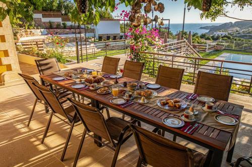 Villa Staras - With Private Heated Pool & Jacuzzi