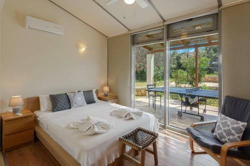Villa Serenity - With Private Heated Pool
