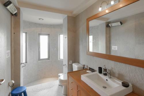 Villa Serenity - With Private Heated Pool