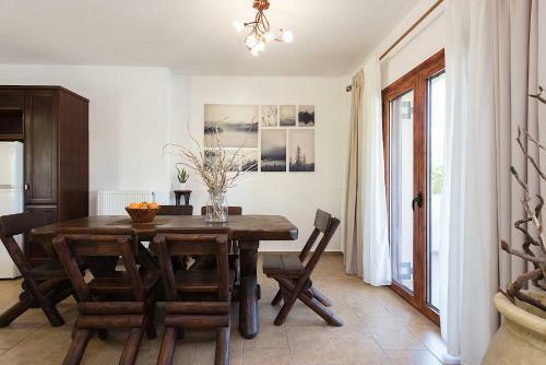 Adonis Villa
