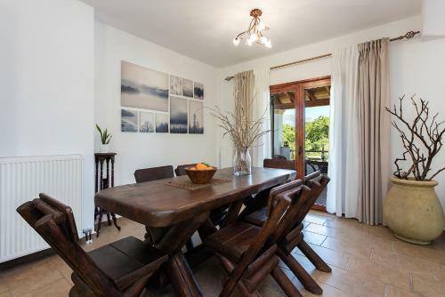 Adonis Villa