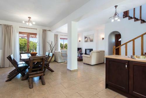 Adonis Villa