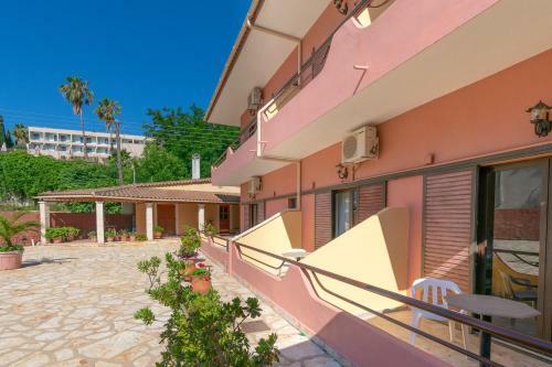 Hermes Apartments & Studios