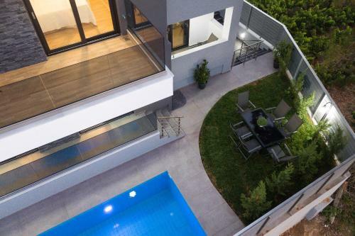 Nisos Villa, Walking Distance To The Beach & Shops!