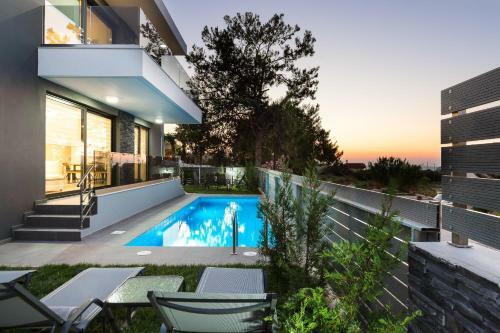 Nisos Villa, Walking Distance To The Beach & Shops!