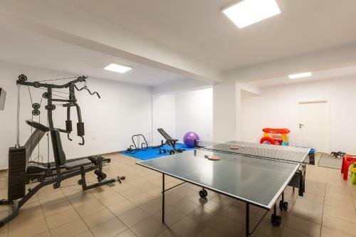 Nisos Villa, Walking Distance To The Beach & Shops!