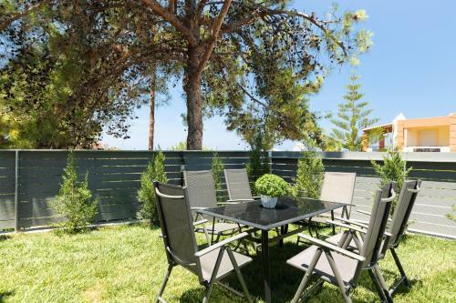Nisos Villa, Walking Distance To The Beach & Shops!