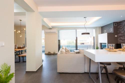 Nisos Villa, Walking Distance To The Beach & Shops!