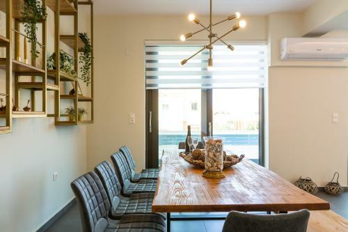 Nisos Villa, Walking Distance To The Beach & Shops!