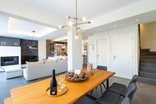 Nisos Villa, Walking Distance To The Beach & Shops!