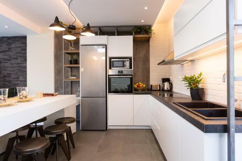 Nisos Villa, Walking Distance To The Beach & Shops!