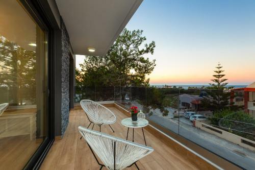 Nisos Villa, Walking Distance To The Beach & Shops!