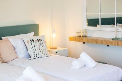 Nisos Villa, Walking Distance To The Beach & Shops!