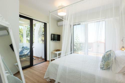 Nisos Villa, Walking Distance To The Beach & Shops!
